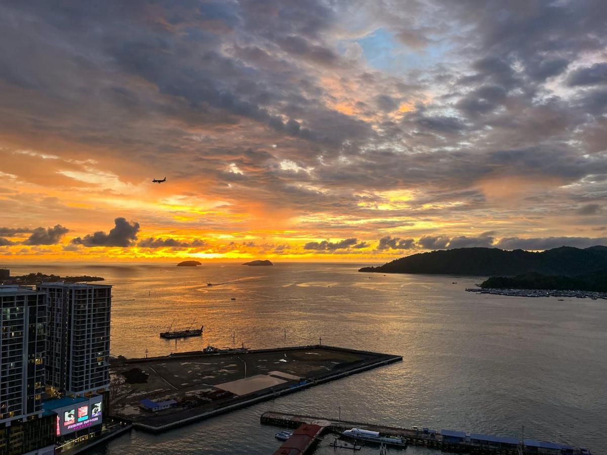 Jesselton Point Seaview Homestay Кота-Кинабалу Экстерьер фото